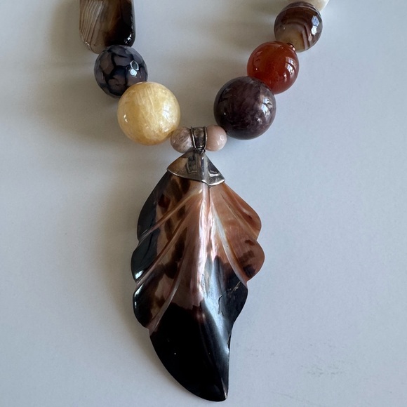 Chunky Necklace, Brown, Rust and Cream w/ Leaf Hanging in front, NWOT - Picture 6 of 7